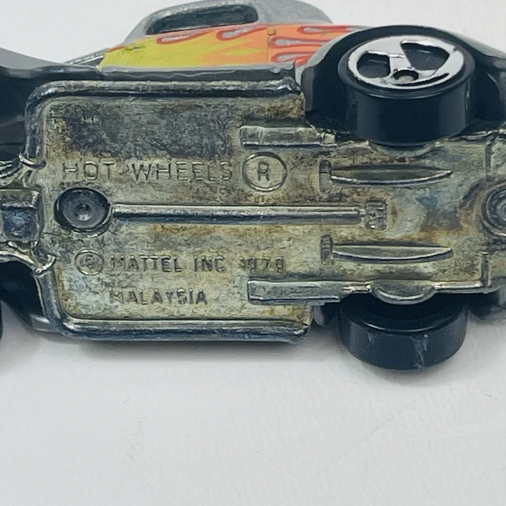 Hot Wheels Gray 1979 Ford Roadster Flames 1:64 Hot Rod 1970s